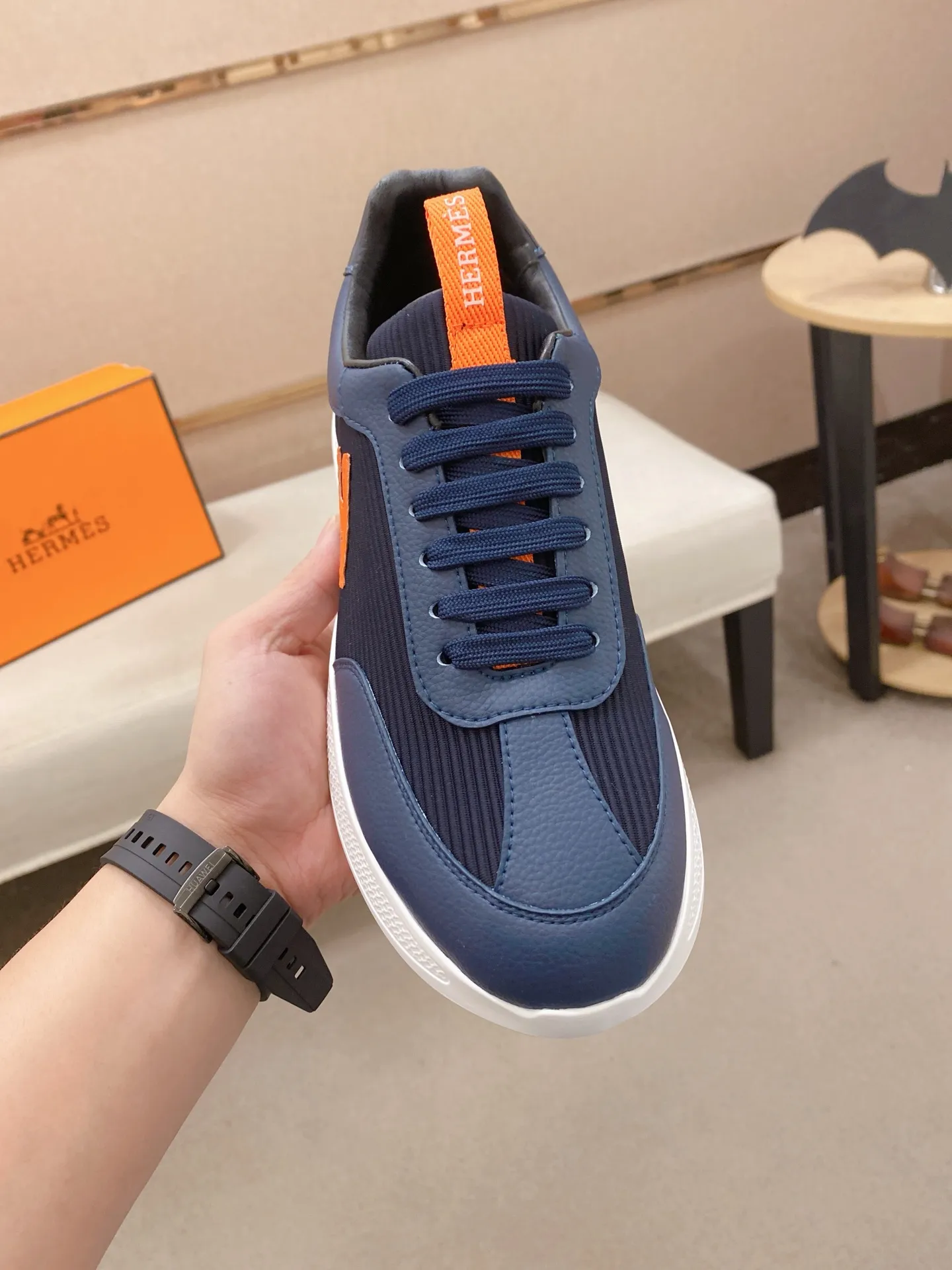 Ex-factory price: 460💰《HERMES》【Classic original single version】Hermès; top 🔝purchasing agent🔍🔍men's latest 🇺🇸 counter sales simultaneously, imported from Italy original ▲▲cowhide ▲▲ (high-end, nobility, class) ) Exquisite workmanship (Italian 🇮🇹 imported water-dyed 🐂 cowhide lining) sole: original sole provided by the original factory, ⚠️exclusive double-layer activity·TPR·rubber·combined molded outsole; super comfortable·wear-resistant·non-slip·environmental protection The real thing is more beautiful if you take the real thing (high quality, follow the order). You can enter and exit the counter at will * Number of yards: 38-44 (45 can be customized and cannot be returned or exchanged)